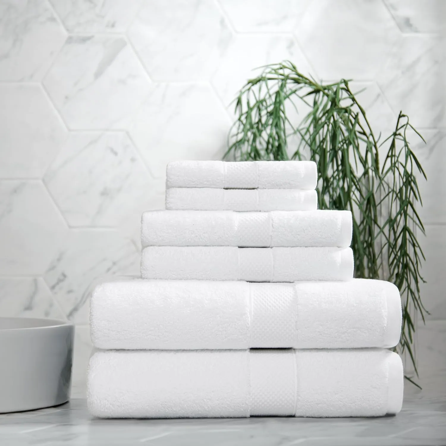 Aston & Arden Egyptian Bath Towels - Pack of 2 - Oversized Ultra Soft Thick & Absorbent, 100% Ringspun Egyptian Cotton Bathroom Towel for Spa, Hotel, 600 GSM, 30 x 54 in, White