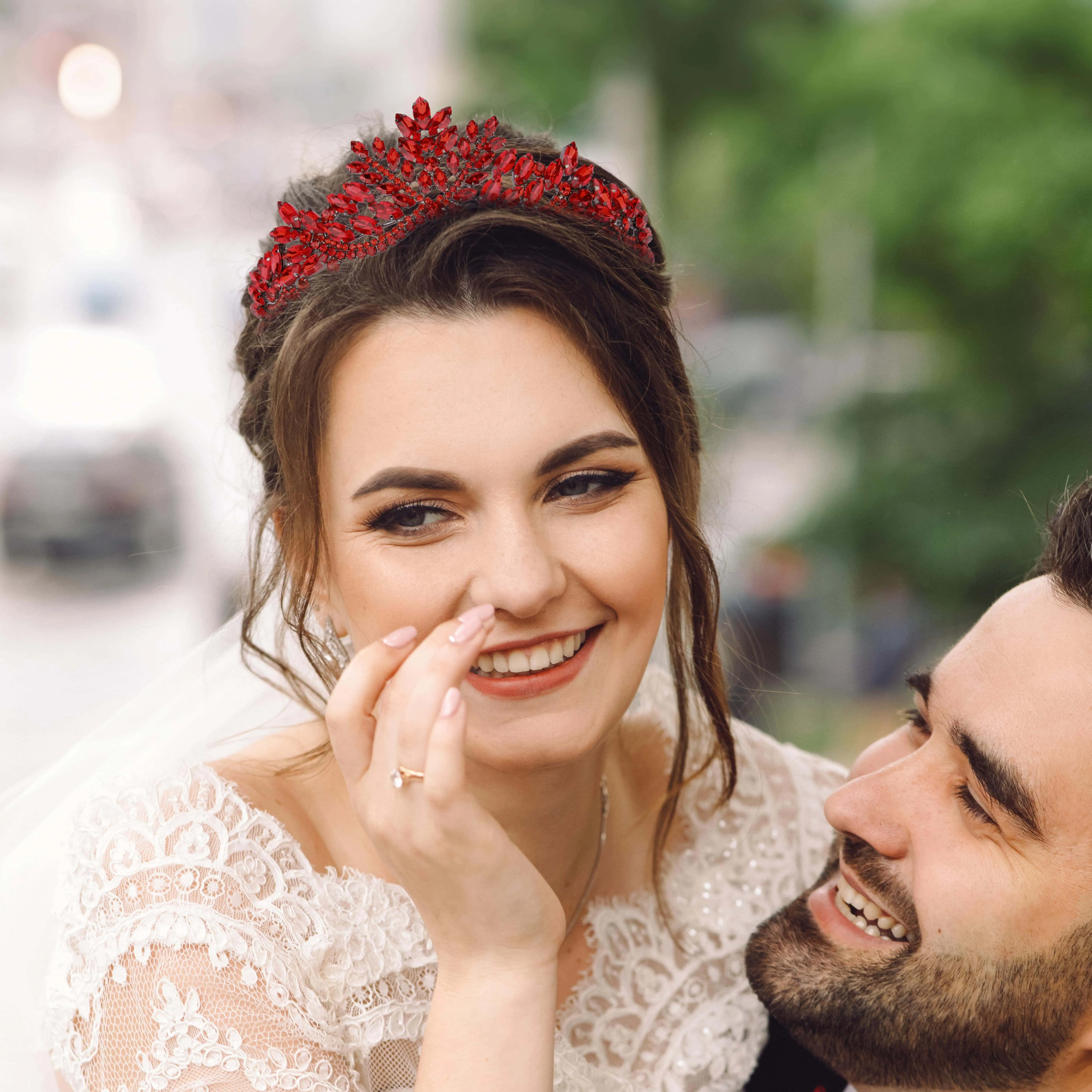 Bridal Tiara Sparkling with Swarovski Crystals: The Symbol of Elegance at Weddings