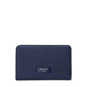 Compact rectangular zipped wallet