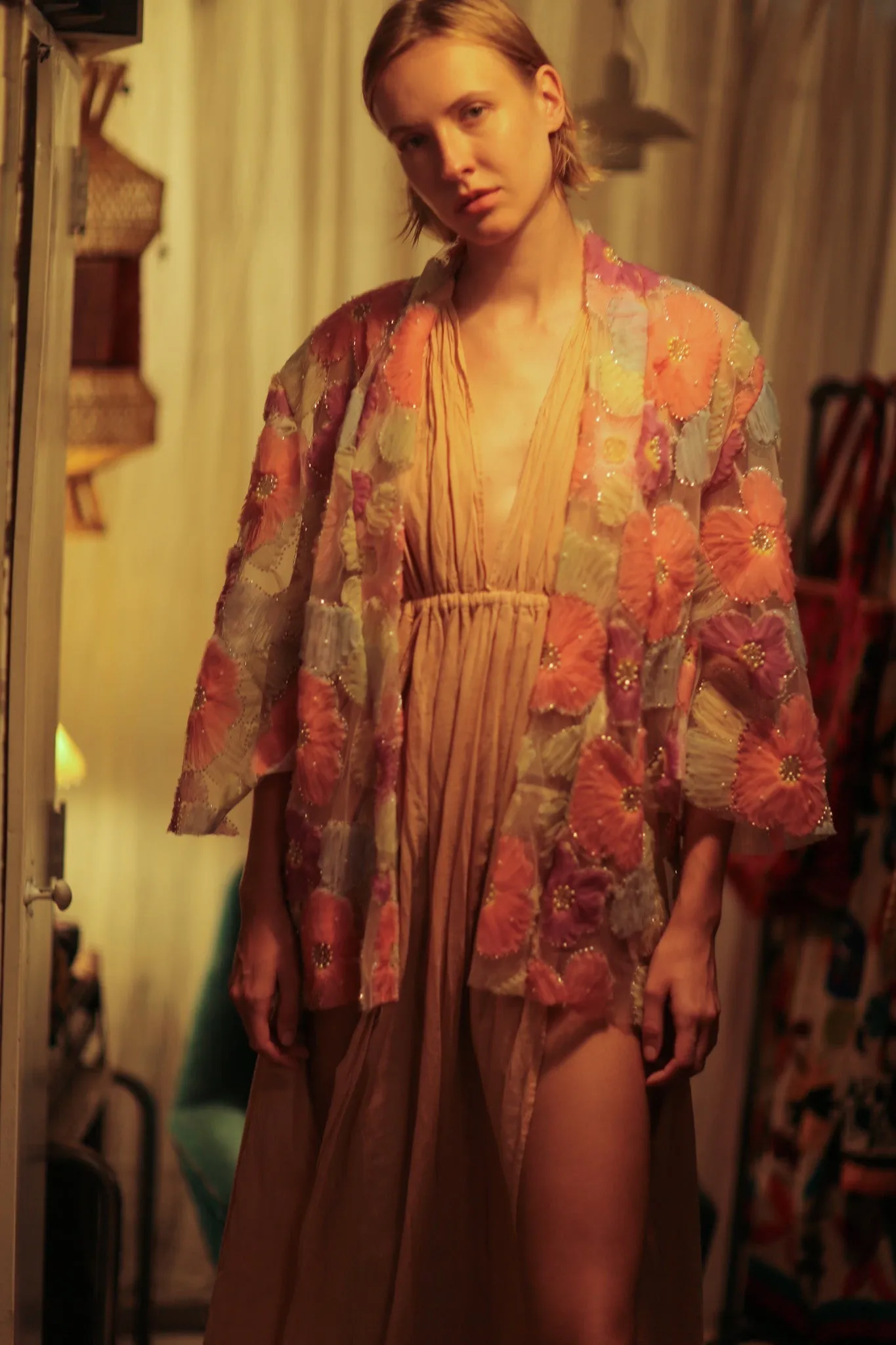 FLO SEQUINED EMBROIDERED SHORT KIMONO PINK