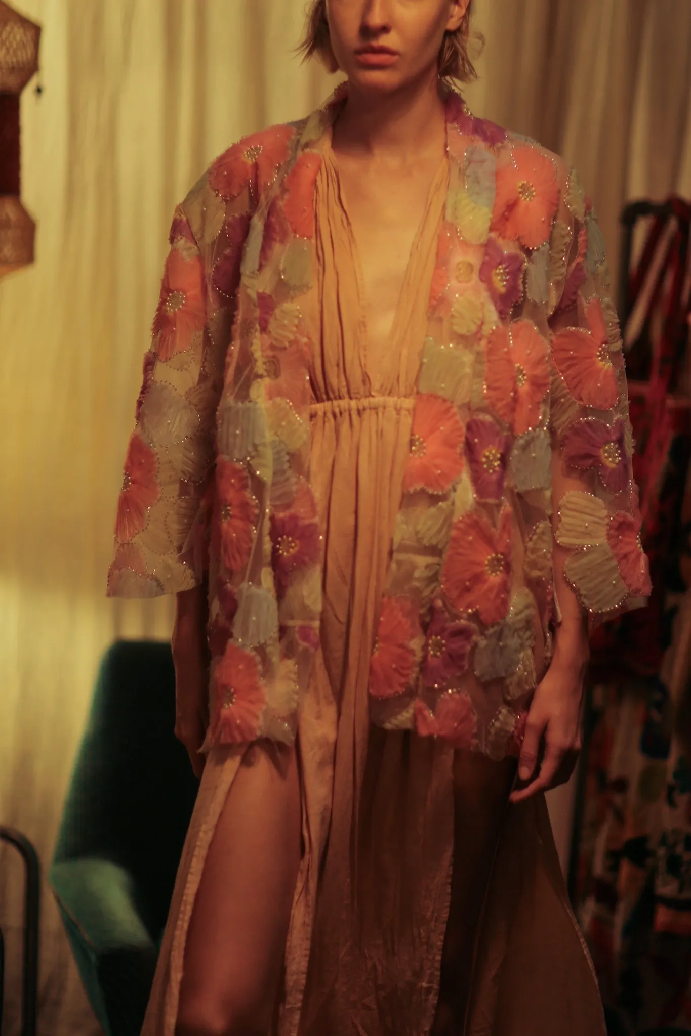 FLO SEQUINED EMBROIDERED SHORT KIMONO PINK