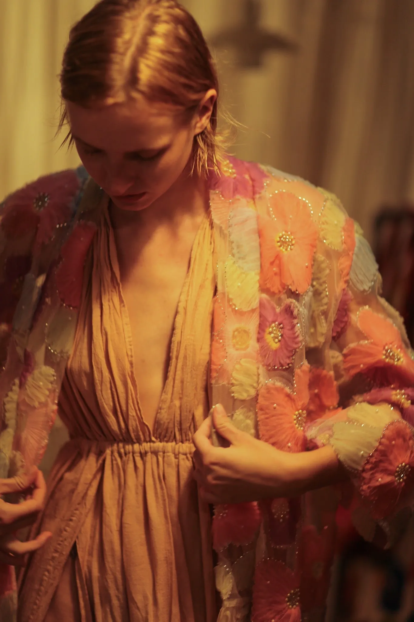 FLO SEQUINED EMBROIDERED SHORT KIMONO PINK