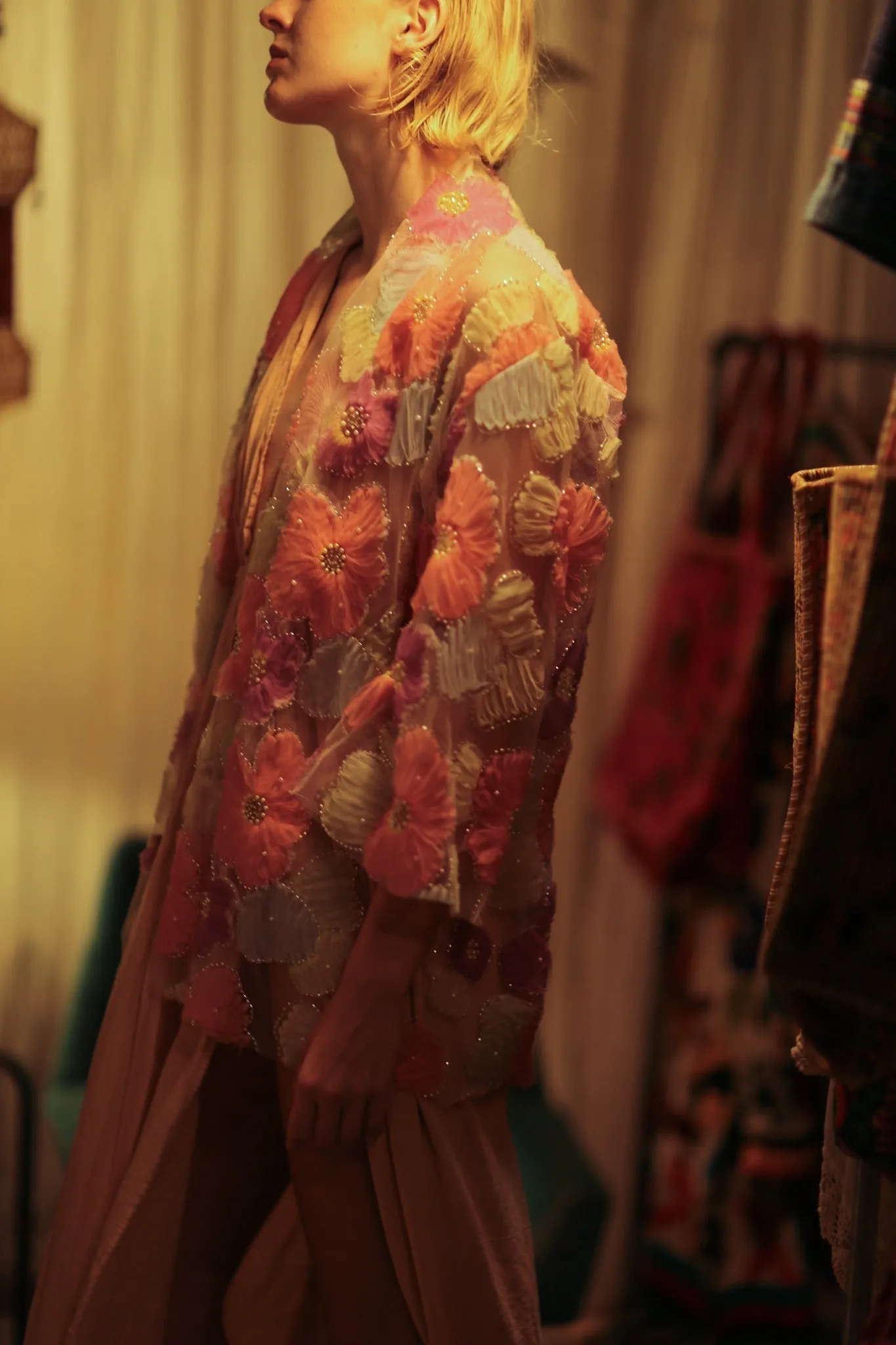 FLO SEQUINED EMBROIDERED SHORT KIMONO PINK