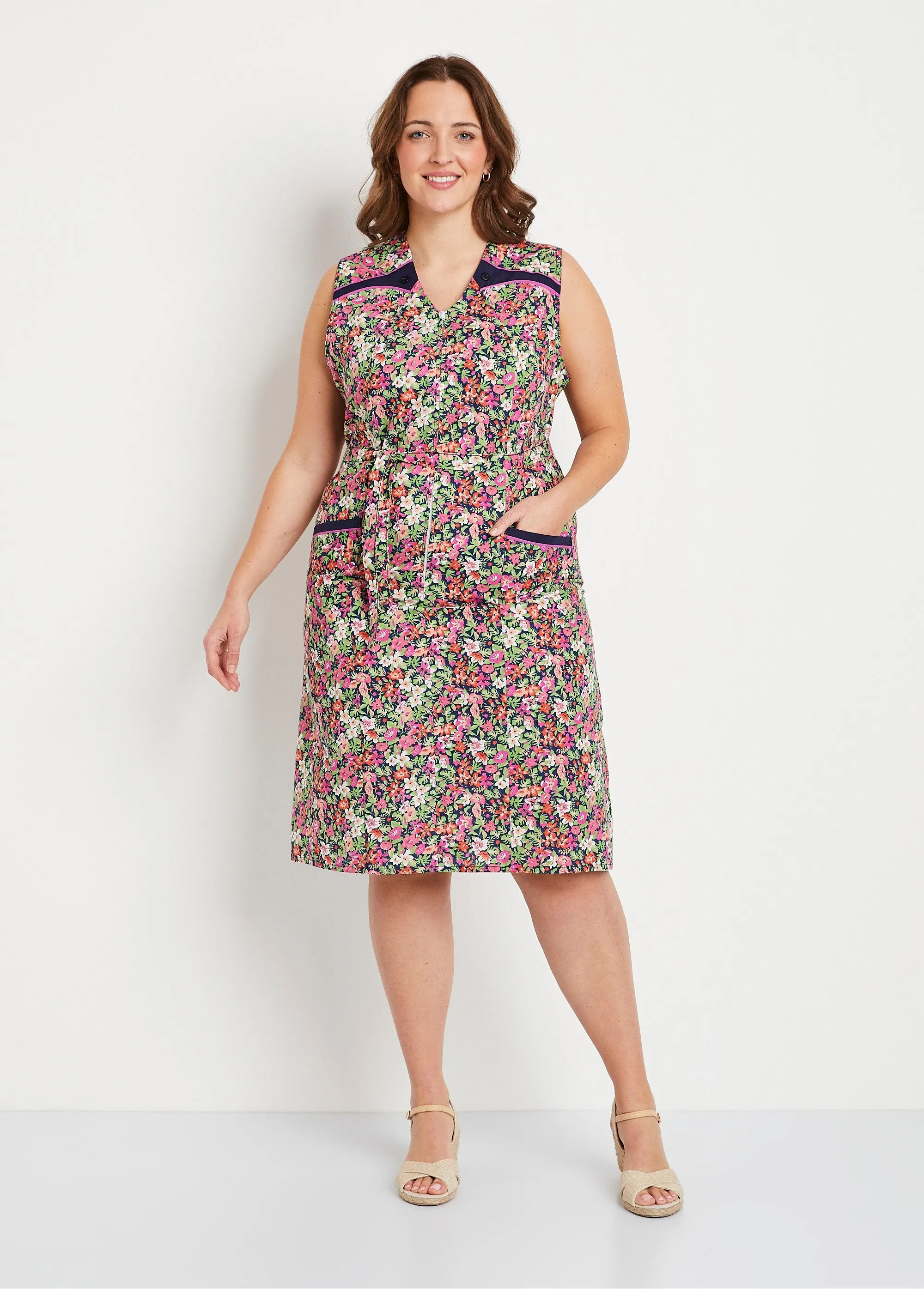 Floral sleeveless zipped apron