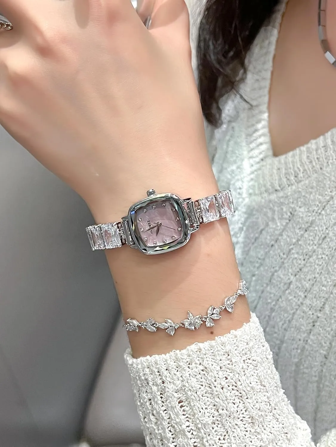 Light Luxury Square Diamond Quartz Ladies Analog Watch Vintage Elegant Waterproof Stylish Women's Watches for Small Wrists with Jewelry Clasp Women's Gift