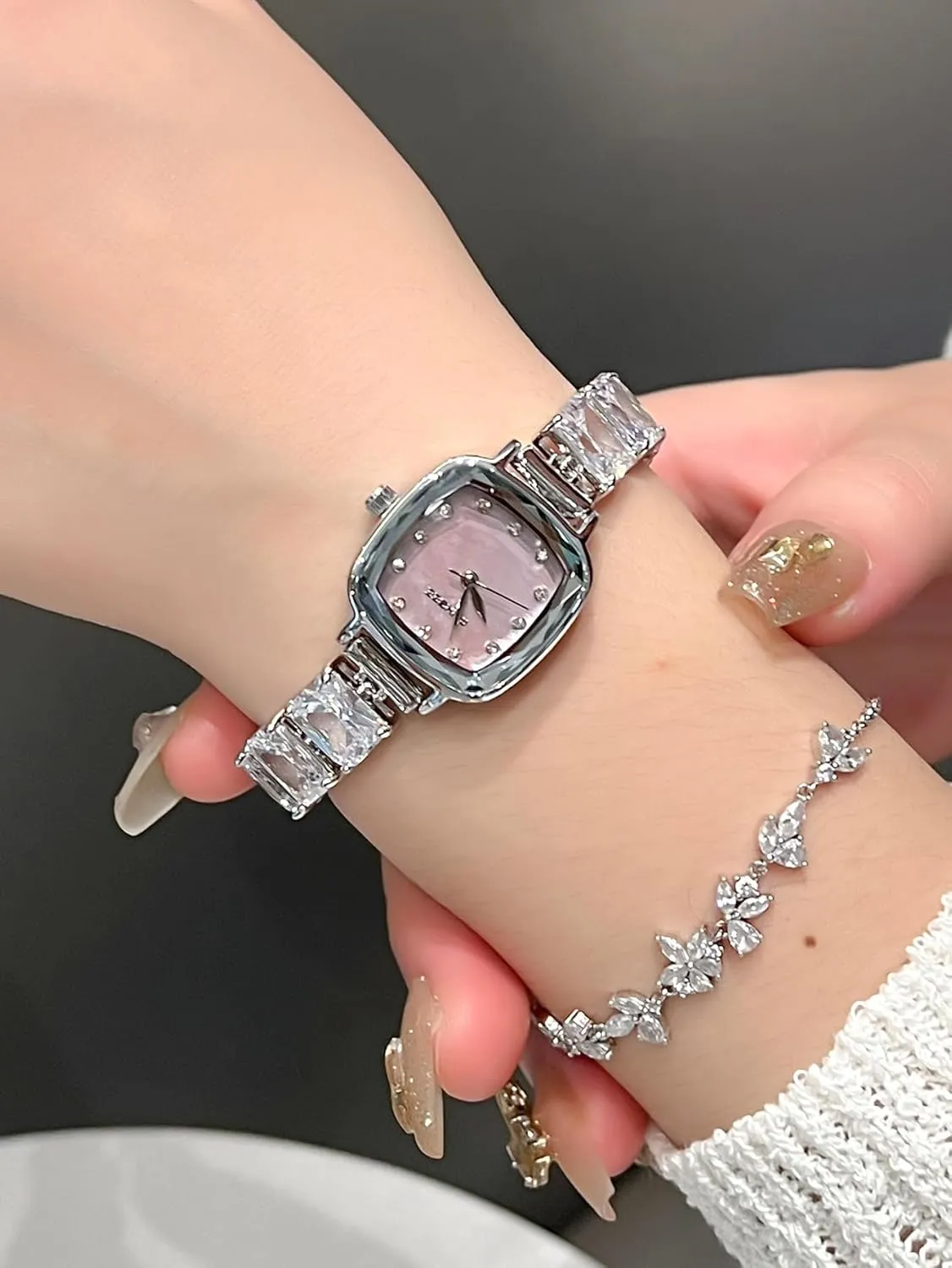 Light Luxury Square Diamond Quartz Ladies Analog Watch Vintage Elegant Waterproof Stylish Women's Watches for Small Wrists with Jewelry Clasp Women's Gift