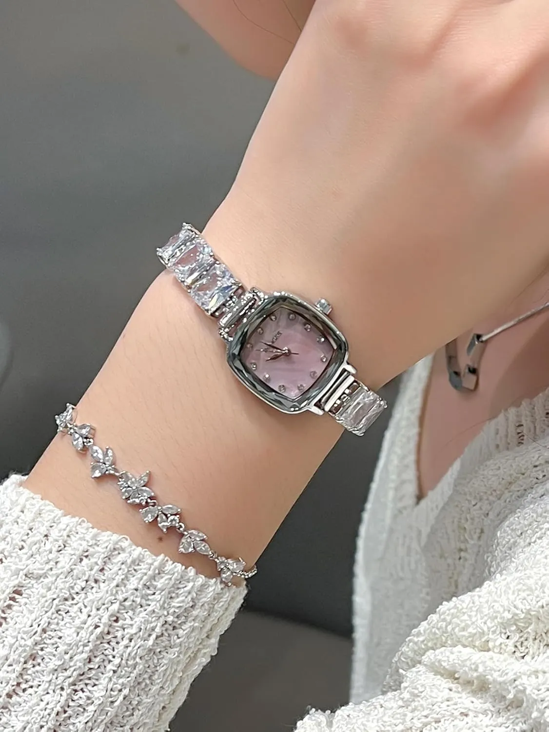 Light Luxury Square Diamond Quartz Ladies Analog Watch Vintage Elegant Waterproof Stylish Women's Watches for Small Wrists with Jewelry Clasp Women's Gift