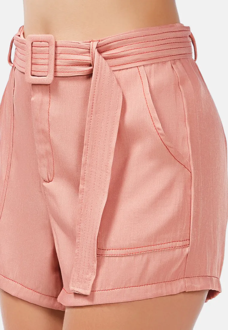 Shorts In Contrast Seam